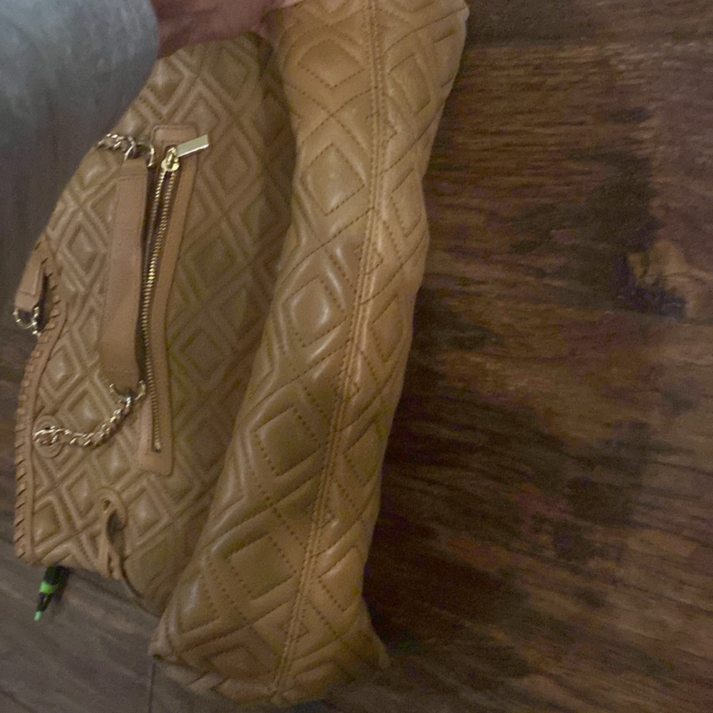 Tory Burch Tan Gold Quilted Shoulder Bag - Picture 8 of 11